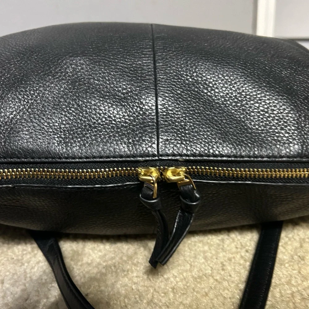Tory Burch Black Shoulder Bag with Gold Accents - Picture 4 of 8